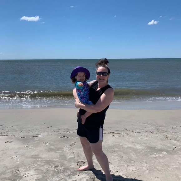 Meet your Posher, Leslie - Picture 2 of 2